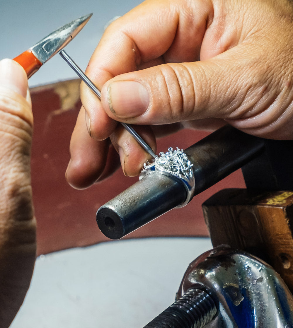 jeweler custom making ring